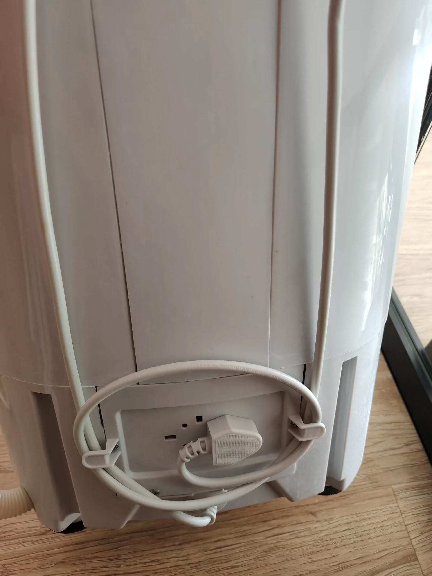 AUX奥克斯,洗衣机&洗鞋机一体小型家庭洗衣机,自带蓝光消毒杀菌除臭功能。 简介: 1、绝对个人闲置,正品9.5层新(几乎全新),没洗过鞋,只洗过衣服,使用频率 AUX奥克斯,洗衣机&洗鞋机一体小型家庭洗衣机,自带蓝光消毒杀菌除臭功能。 简介: 1、绝对个人闲置,正品9.5层新(几乎全新),没洗过鞋,只洗过衣服,使用频率